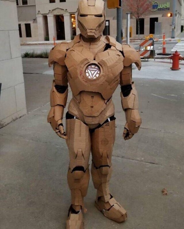 "Из коробок от поылок с Amazon я сделал себе костюм Железного человека"