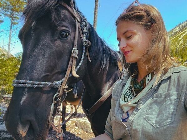 "Сегодня я впервые за долгое время села на лошадь - и тут же ощутила давно забытый азарт и любовь к жизни"