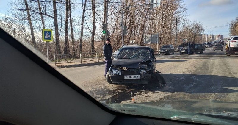 Авария дня. Три автомобиля столкнулись в Кирове