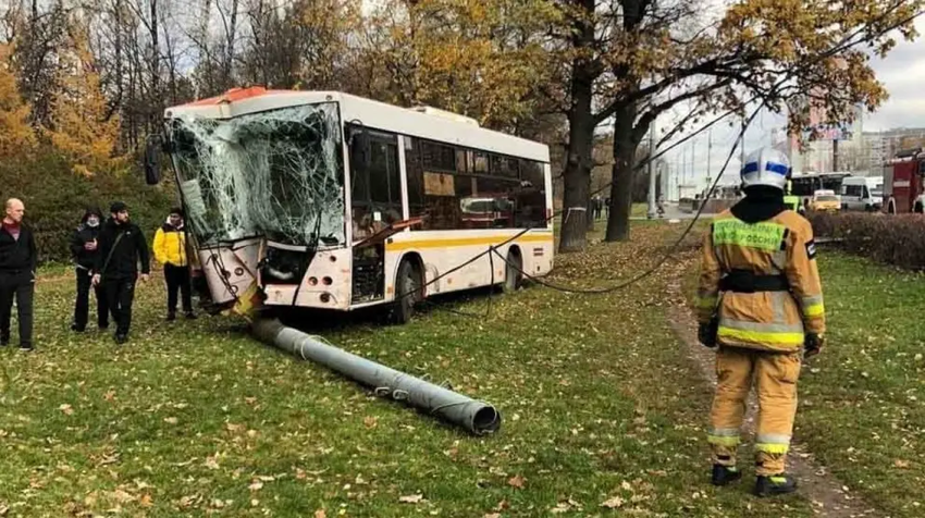 Цепная реакция: На Варшавском шоссе произошло необычное ДТП