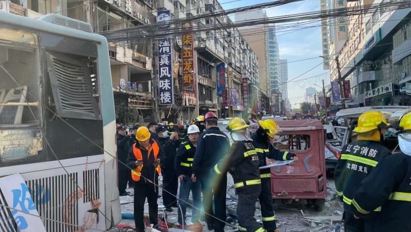 Мощный взрыв в китайском ресторане, разнесший несколько зданий, попал на видео