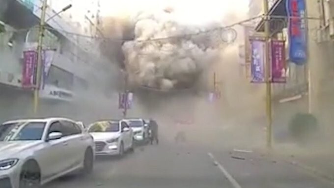 Мощный взрыв в китайском ресторане, разнесший несколько зданий, попал на видео