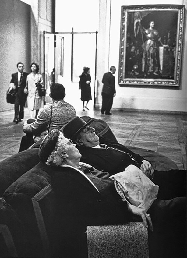 Туристы в Лувре, Париж, 1950 - фото: Альфред Эйзенштадт (1898-1995)