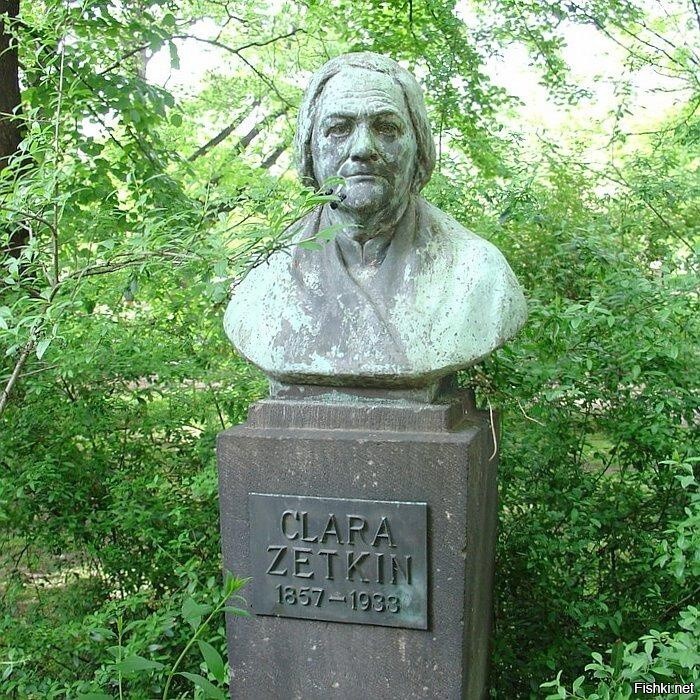 Памятник Кларе Цеткин (1857-1933) — участнице немецкого и международного комм...