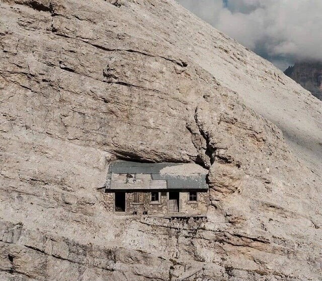 Альпийское убежище, расположенное на высоте 2760 метров, Монте-Кристалло, Италия