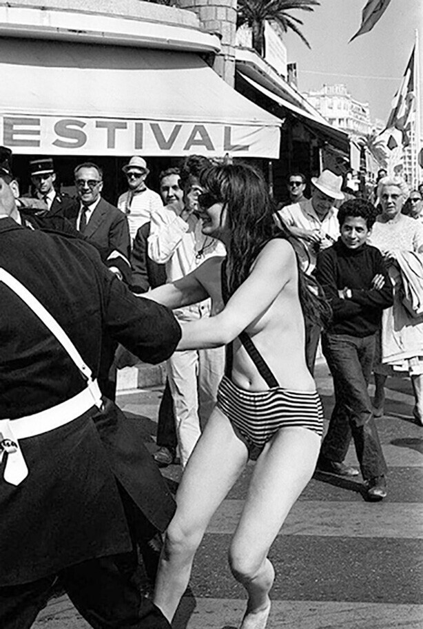 Арест полуобнажённой женщины на Каннском кинофестивале. Франция, 24 мая 1965 года.