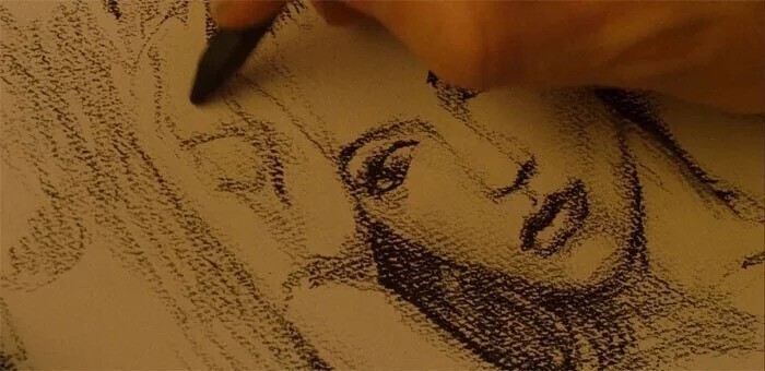 1. Портрет Роуз и наброски в папке Джека были нарисованы Джеймсом Кэмероном