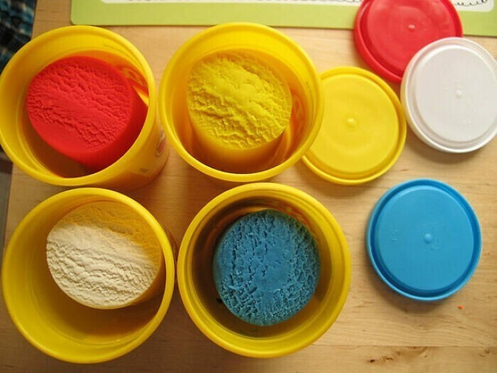 4. В продаже появился пластилин Play-Doh, дети пищали от восторга