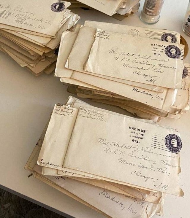 5. "Я нашел сотни любовных писем 1918 года, которыми обменивались один моряк с женой. Сначала у них был тайный роман, а потом они поженились».