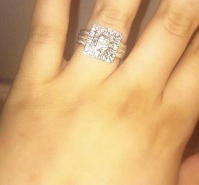 33. "В комиссионном магазине это кольцо было подписано как бижутерия. Это винтажное кольцо с настоящими бриллиантами. 5 долларов. ПЯТЬ (~350 руб.)"