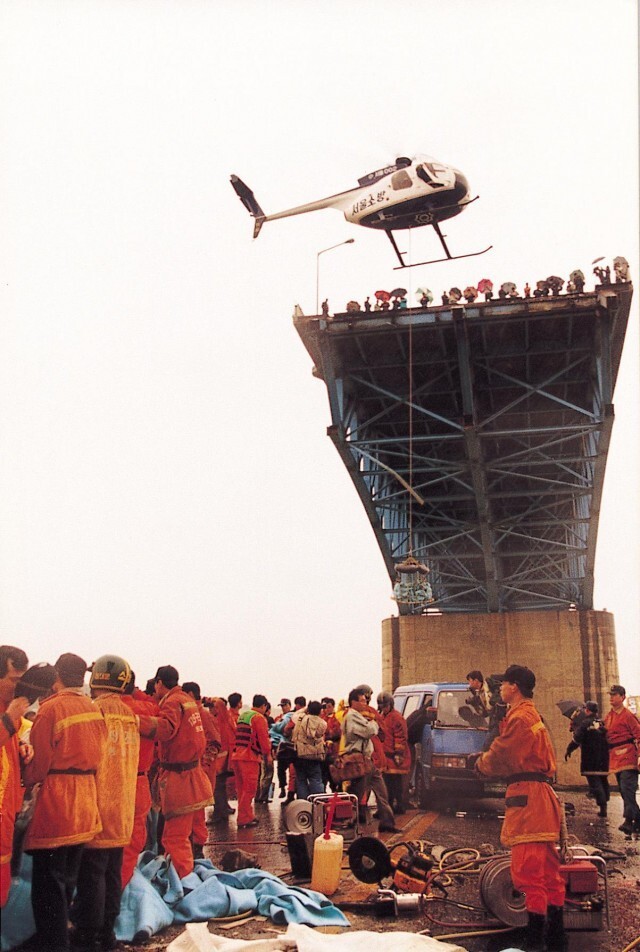 Обрушение моста Сонсу Тегё в столице Южной Кореи