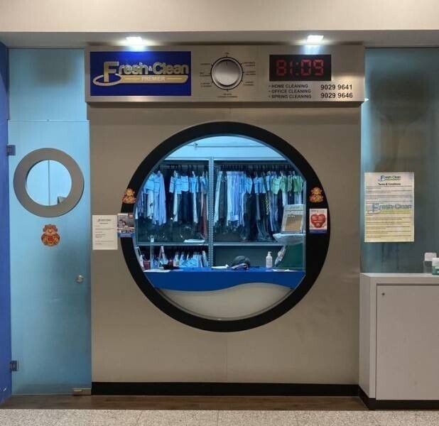 Эта гигантская стиральная машинка - на самом деле, приемный пункт химчистки в Сингапуре