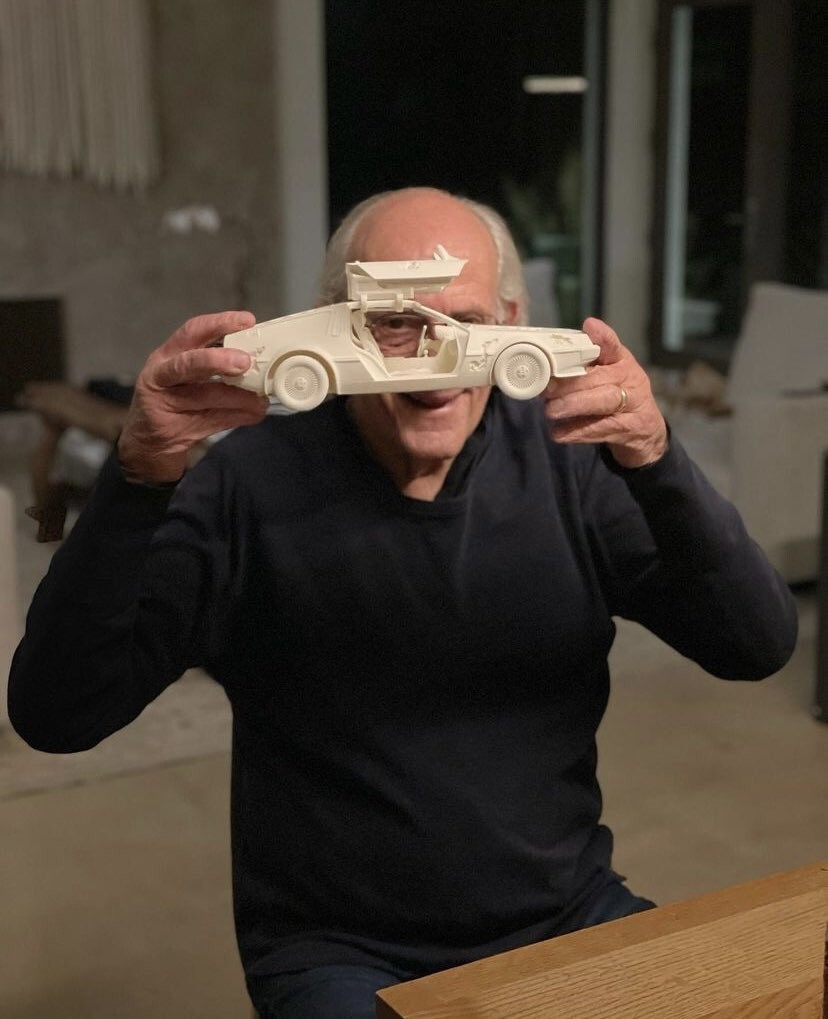 Кристоферу Ллойду подарили на день рождения уменьшенную копию автомобиля DeLorean