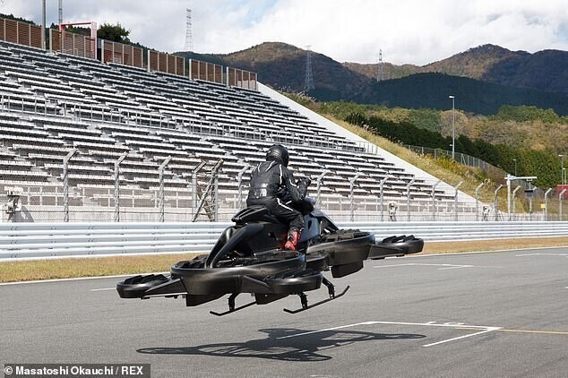 Японцы показали новый летающий мотоцикл