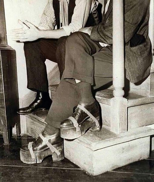Ботинки Хэмфри Богарта в фильме "Касабланка". Во время сцен с Ингрид Бергман он должен был выглядеть выше