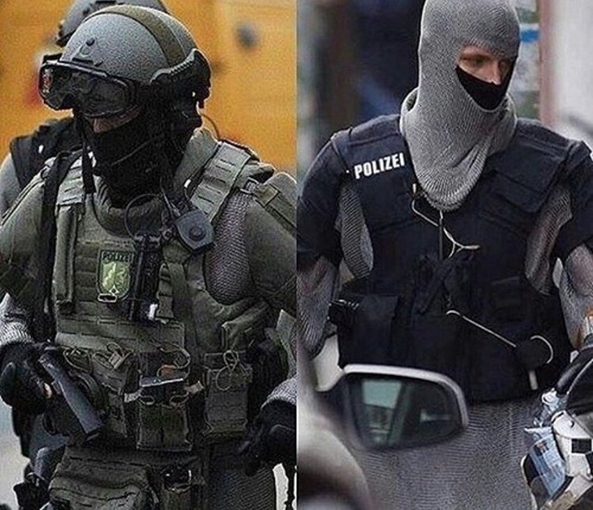 Немецкие полицейские  в кольчуге