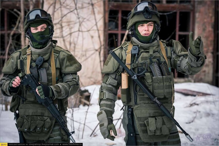 Российские бойцы подразделения штурм-и разграждение