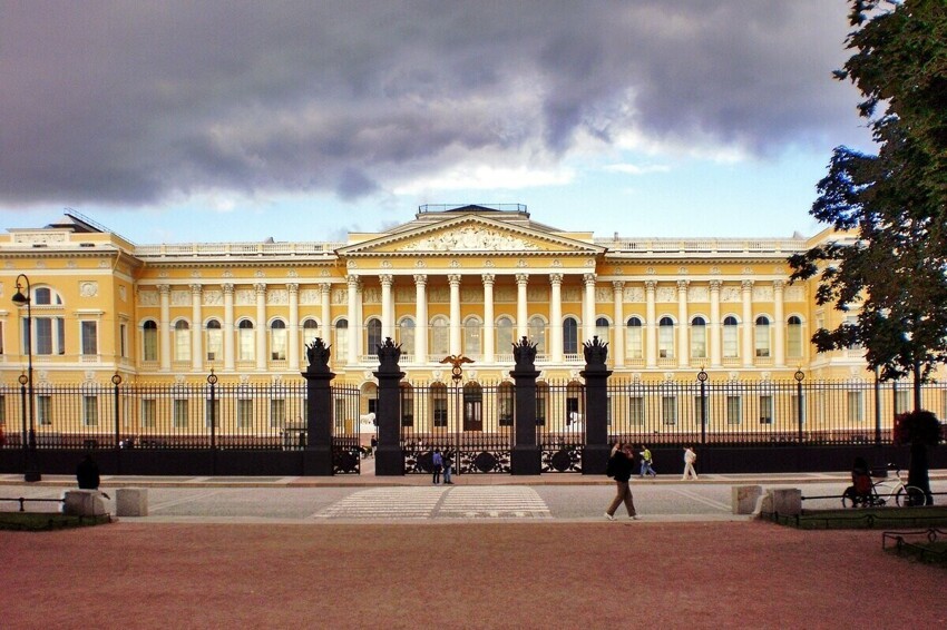 А это один из крупнейших музеев Санкт-Петербурга. О каком музее идёт речь?