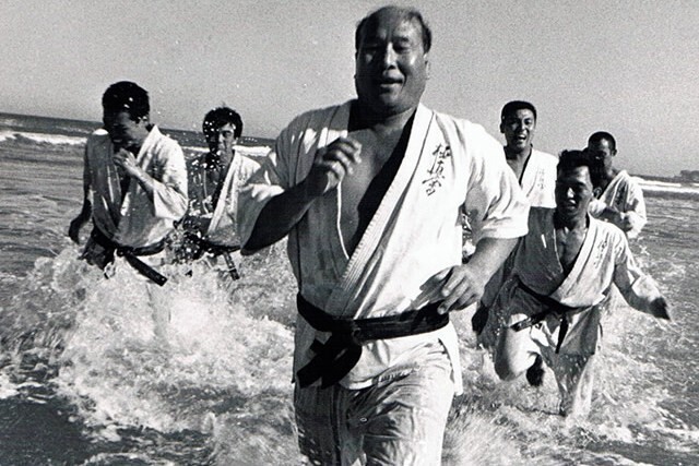Поварешкой по «кумполу»: Забавная история «японского» карате