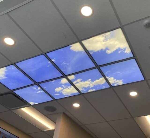11. Анимированное небо на потолке в кабине врача