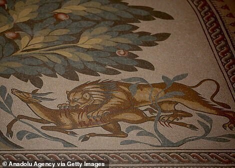 В Иерихоне восстановили гигантскую древнюю мозаику
