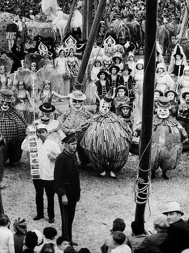 Хорошего клоуна должно быть много! Цирк Лондона. Великобритания. 1930-е годы