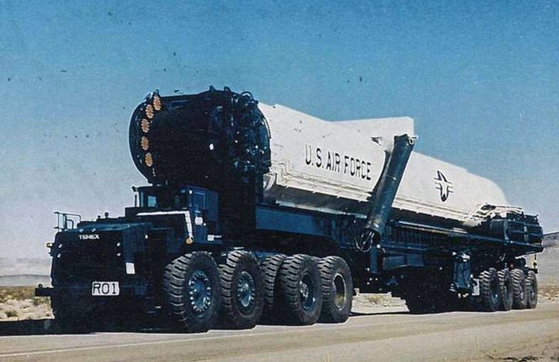 Terex MX 8x8 — тягач для перевозки межконтинентальной баллистической ракеты  из США