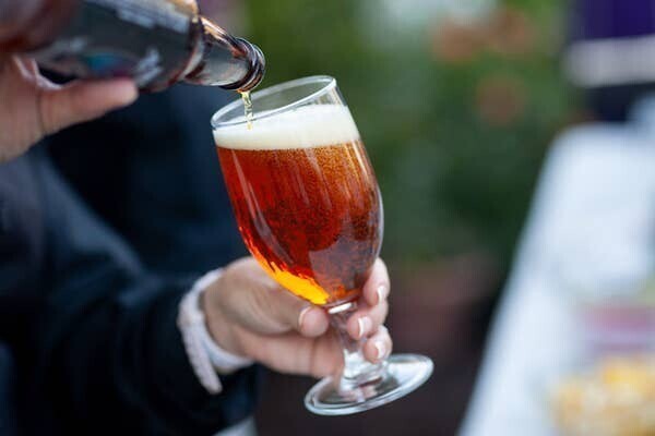 21. Употребление крепких спиртных напитков перед пивом предотвращает тошноту / похмелье