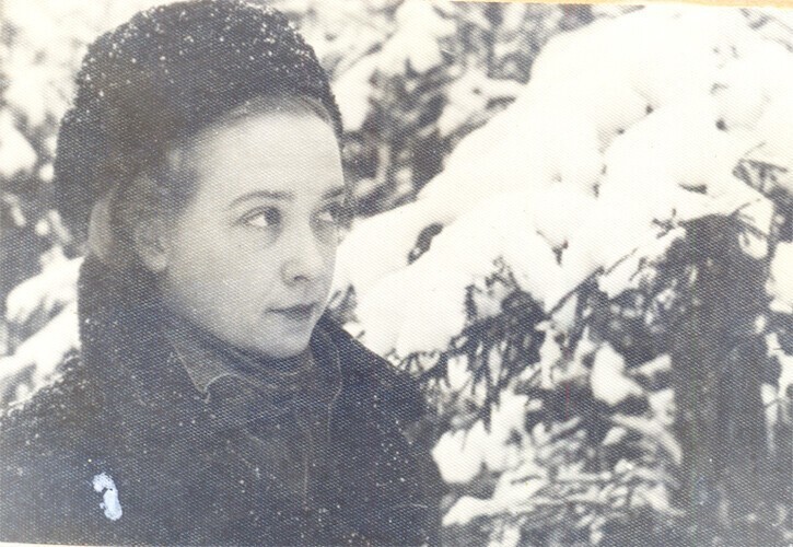 Женский портрет на фоне зимы. 1969 год, Иркутск