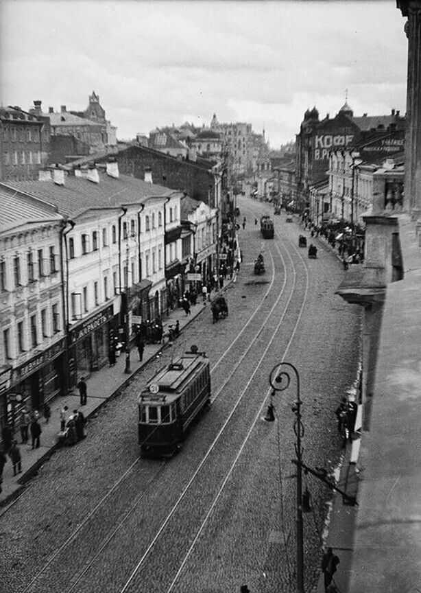 Арбат вид из ресторана Прага. Арбат, трамваи. Фото 1925-1926 годы