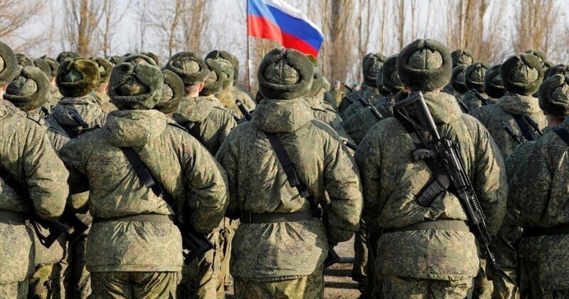 Кремль призвал не видеть угрозы в стягивании российских войск к Донбассу