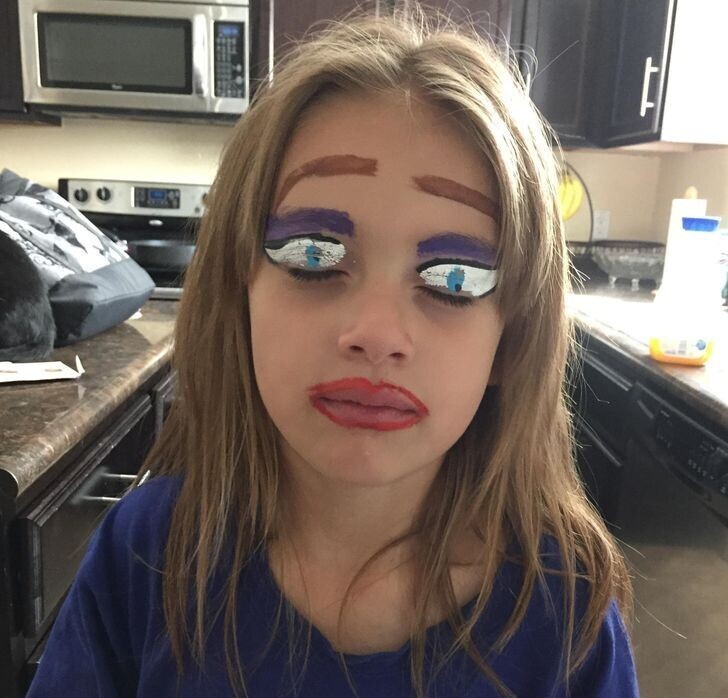 "Моей дочери сделали макияж. Она расстроилась из-за того, что я не могла узнать, что на самом деле она в образе Эльзы из мультика "Холодное сердце"