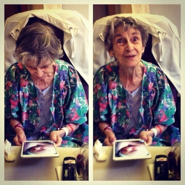 "Моя бабушка с болезнью Альцгеймера впервые видит своего правнука"