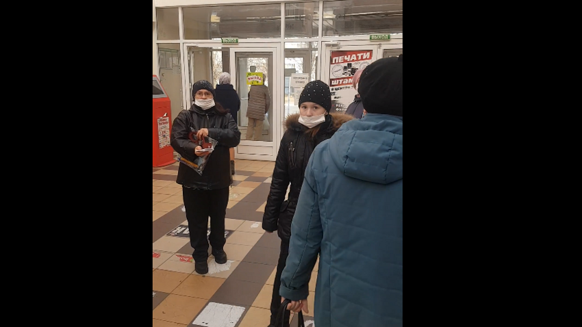 "Мы здесь власть": противники QR-кодов в Нижнекамске "захватили" торговый центр