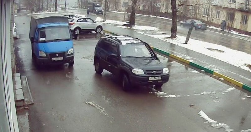 Какой неожиданный сюрприз: ДТП на парковке Соликамске