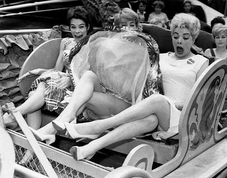 Ветреный день на английской ярмарке развлечений, 1959 год