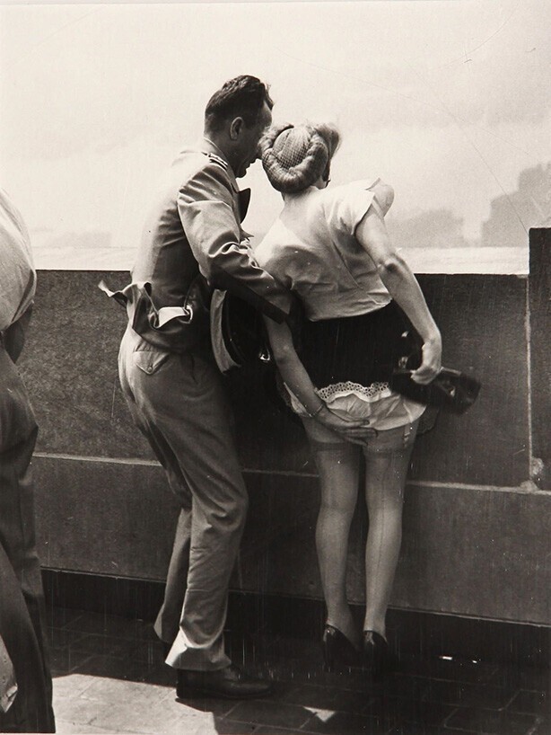 На вершине Эмпайр Стейт Билдинг сегодня ветрено, 1942 год