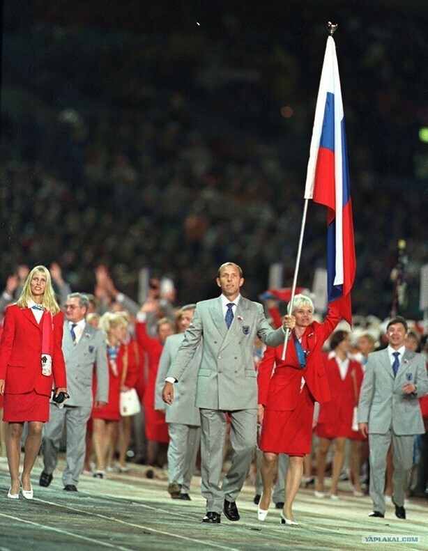 Знаменосец Андрей Иванович Лавров 3-х кратный олимпийский чемпион. Сидней 2000 год