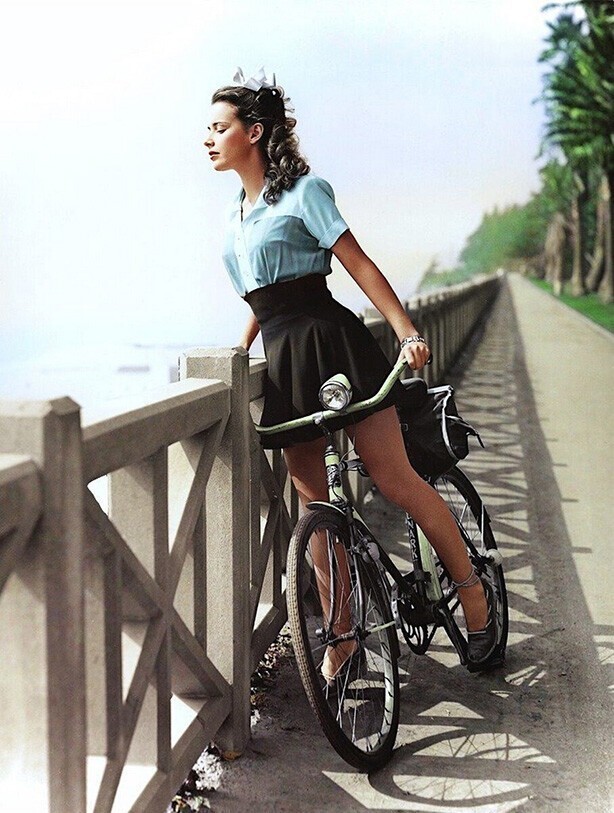 Голливудская «девчонка по соседству» (“Girl Next Door”) Сьюзен Питерс в 1943 году.