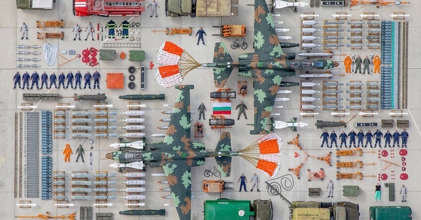 Фотограф ВВС сфотографировал истребители и вооружение с воздуха в рамках «Тетрис-челленджа»