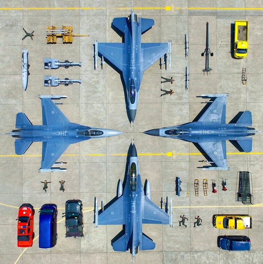Фотограф ВВС сфотографировал истребители и вооружение с воздуха в рамках «Тетрис-челленджа»
