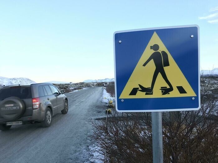 18. Знак пешеходного перехода для аквалангистов, Тингвеллир, Исландия