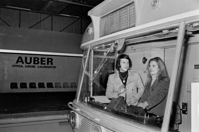 21 ноября 1971 года. Париж. Певец Сальваторе Адамо и певица Далида открывают станцию метро «Обер».