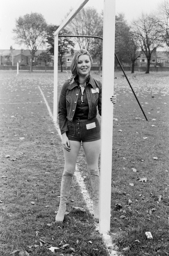 9 ноября 1971 года. Джеки Гласс, подружка полузащитника "Манчестер Юнайтед" Джорджа Беста.