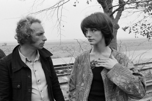 Ноябрь 1971 года. Анни Дюпре и Пьер Ришар на съемках фильма «Несчастья Альфреда» недалеко от Санлиса, Франция. Фото Giancarlo Botti.