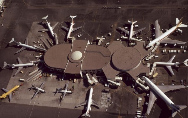 Ноябрь 1971 года. Международный аэропорт Лос-Анджелеса.