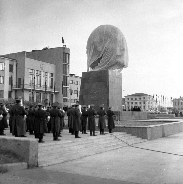 5 ноября 1971 года. Улан-Удэ. Открытие памятника Ленину.