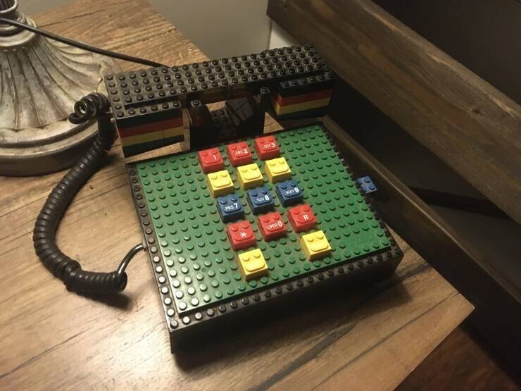 15. "Полнофункциональный телефон Lego, который был у меня с детства"