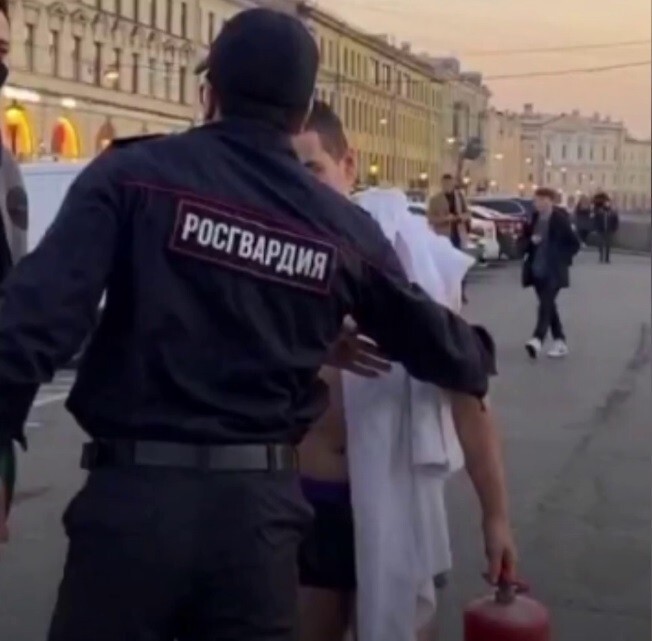 Петербуржцы не оценили пенный танцпол эпатажного тиктокера