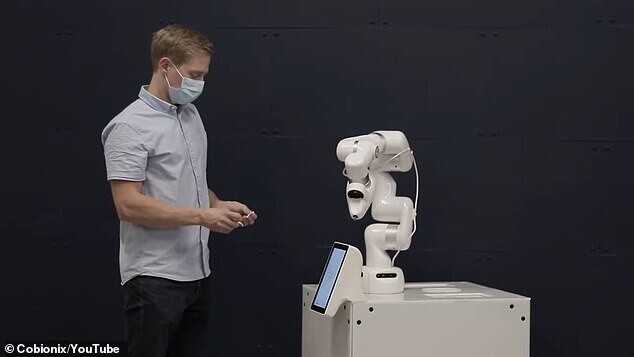 В Канаде создали робота, который делает внутримышечные инъекции без уколов